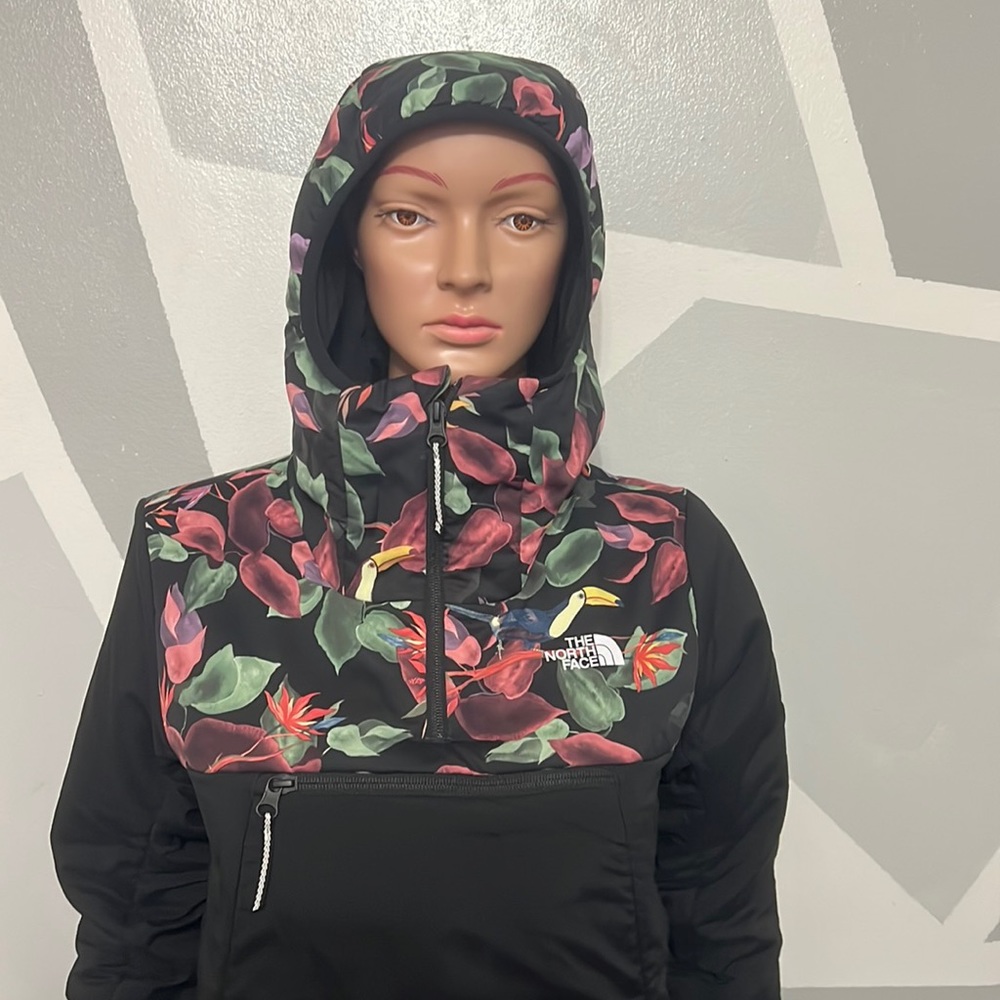 NWT The North Face black Vinny Ventrix
Pullover Ski jacket winter